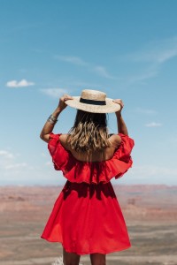 collage vintage vestido rojo off the shoulder